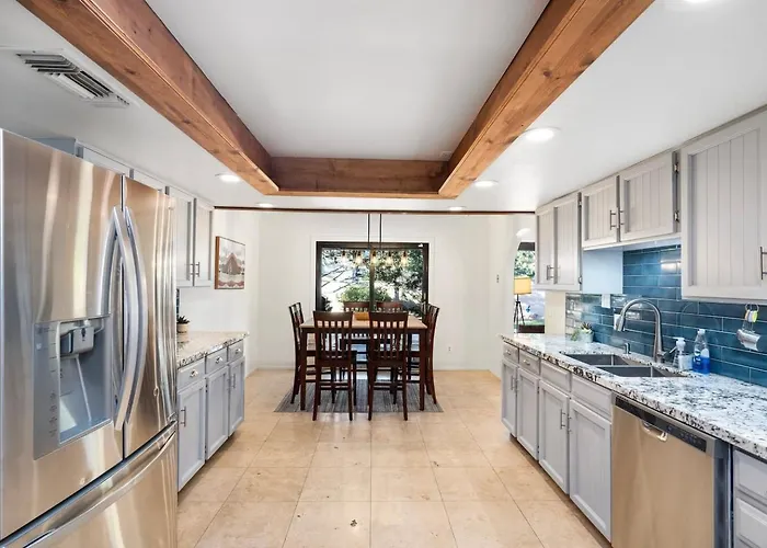 Close To Trails With Hot Tub Putting Fire Pit Holiday home